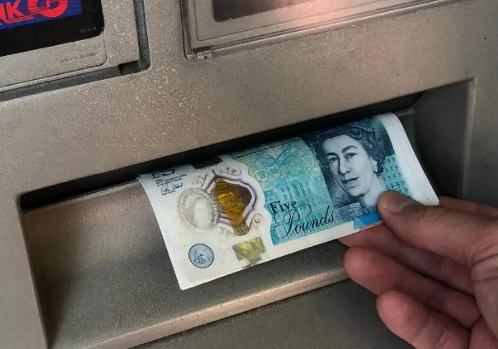 £5 note cash machines